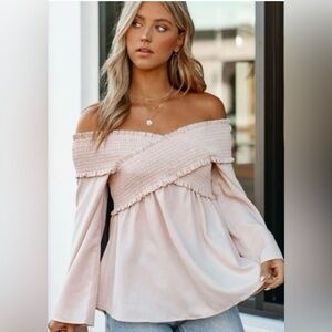 LAWLESS Off-Shoulder Blouse in Light Pink